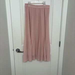 BNWT Gentle Fawn Pleated Skirt - Dusty Rose size M from Jilly Box